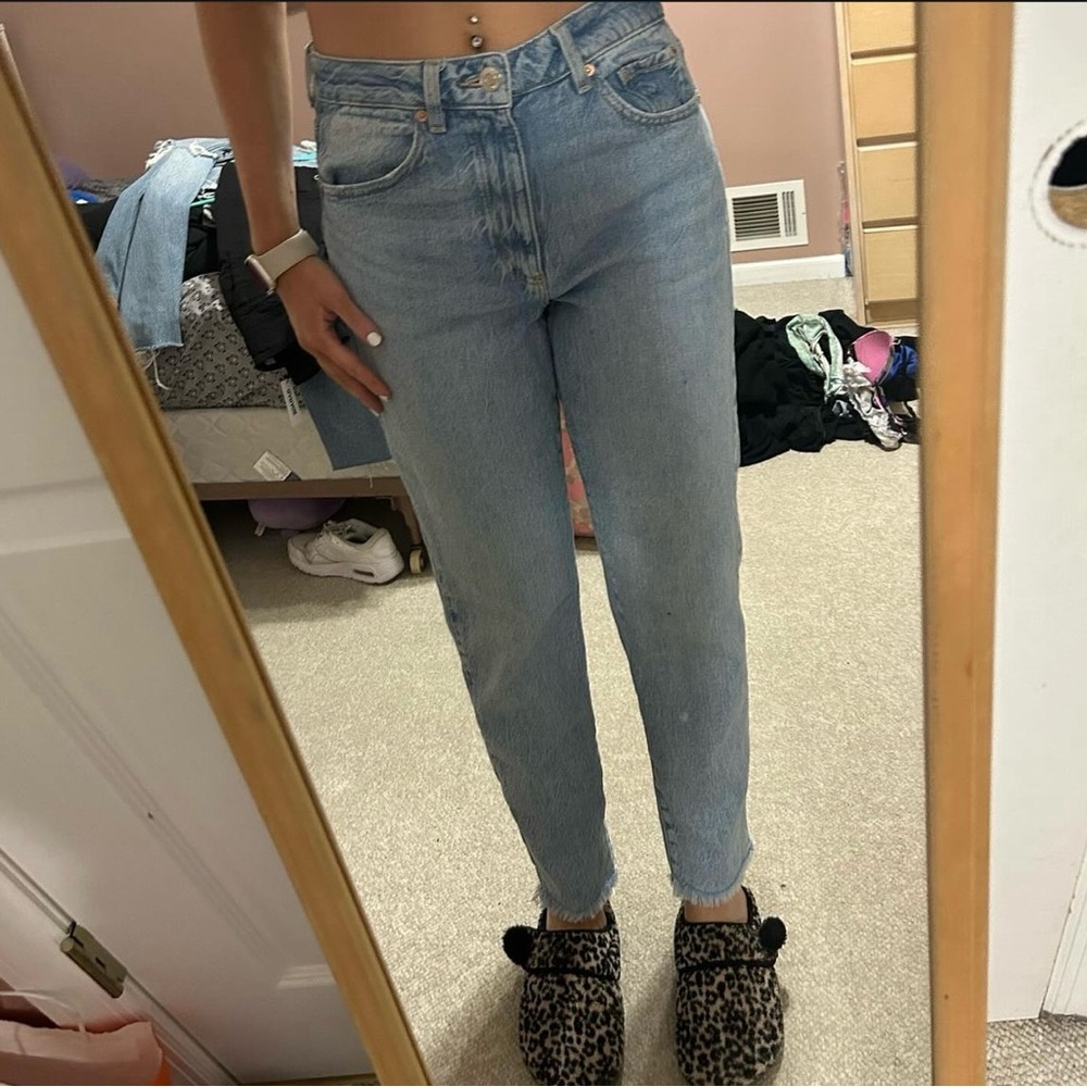 garage mom jeans size 5 (27 waist)
have been worn but in good condition